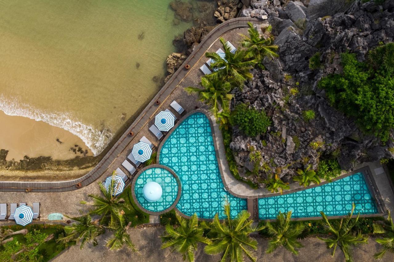 Hotel Perle D'Orient Cat Ba - Mgallery Chan Chau Exterior foto Aerial view of the pool at the resort