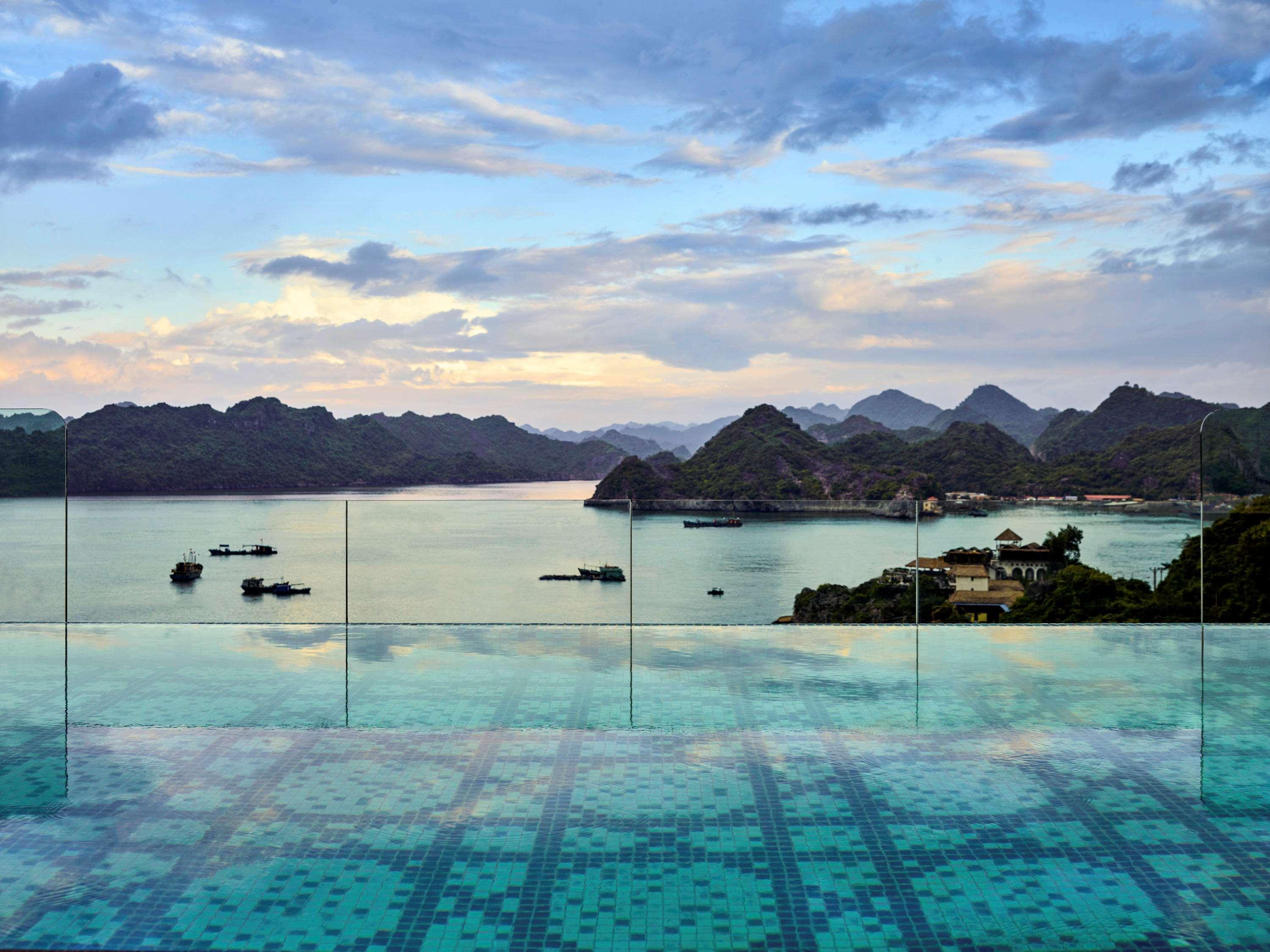 Hotel Perle D'Orient Cat Ba - Mgallery Chan Chau Exterior foto View of the bay from the hotel