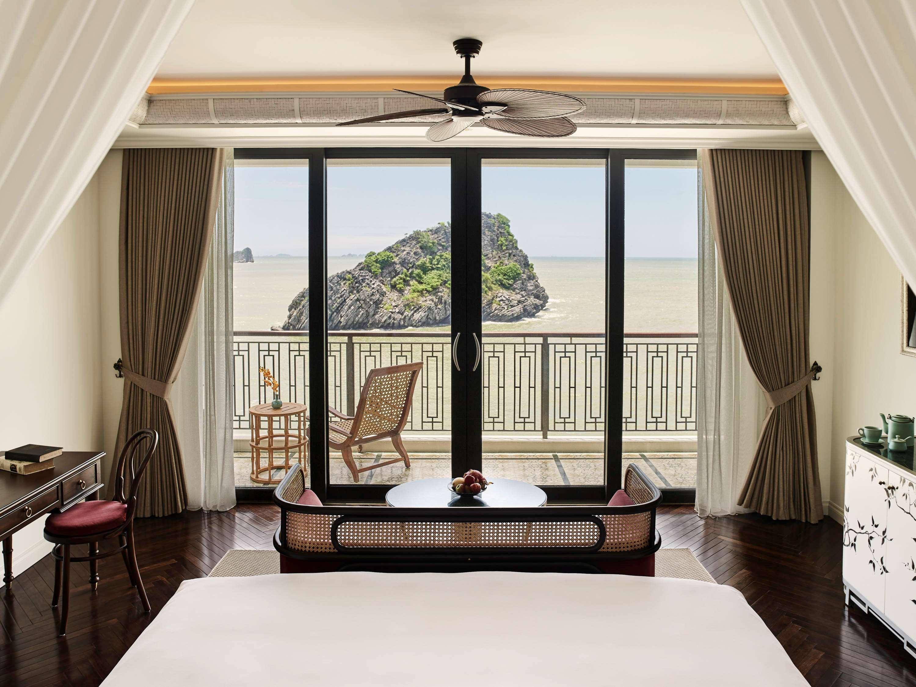 Hotel Perle D'Orient Cat Ba - Mgallery Chan Chau Exterior foto A bedroom at the resort