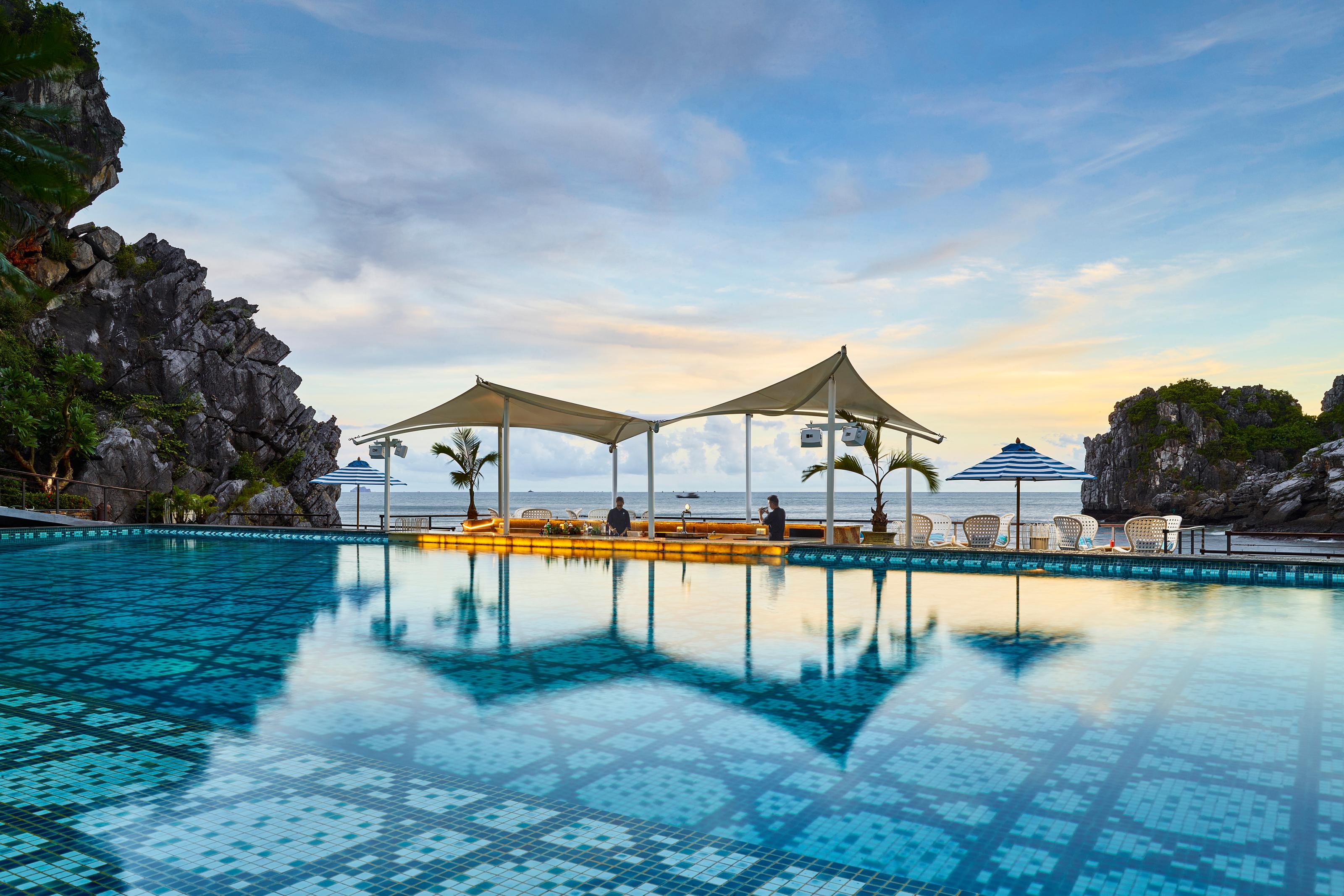 Hotel Perle D'Orient Cat Ba - Mgallery Chan Chau Exterior foto The Rock Bar at the Alila Villas Uluwatu