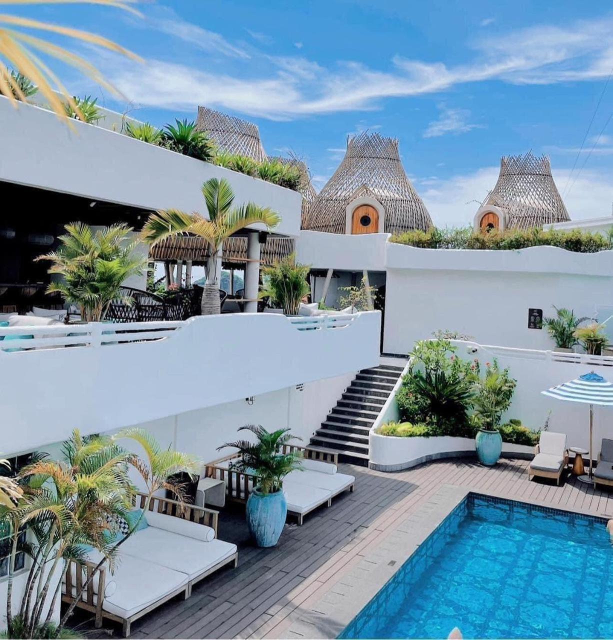 Hotel Perle D'Orient Cat Ba - Mgallery Chan Chau Exterior foto The rooftop pool at the hotel